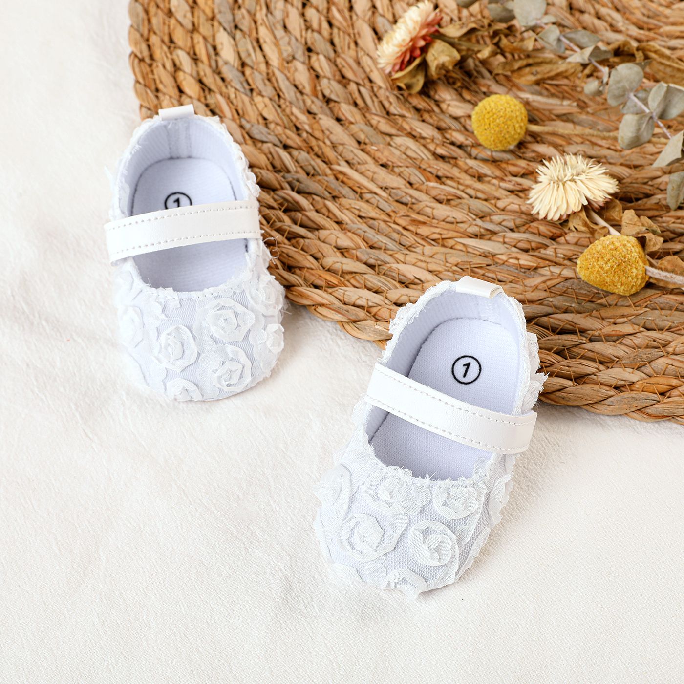 

Baby / Toddler Floral Lace Decor Prewalker Shoes