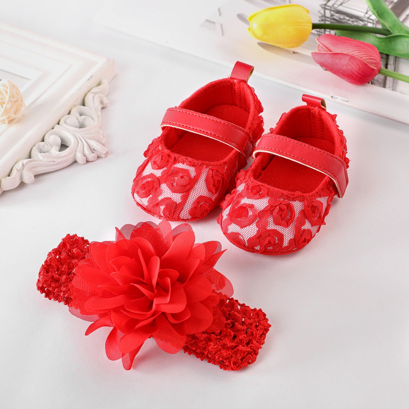 

2Pcs Baby Floral Lace Decor Soft Sole Prewalker Shoes & Headband Set
