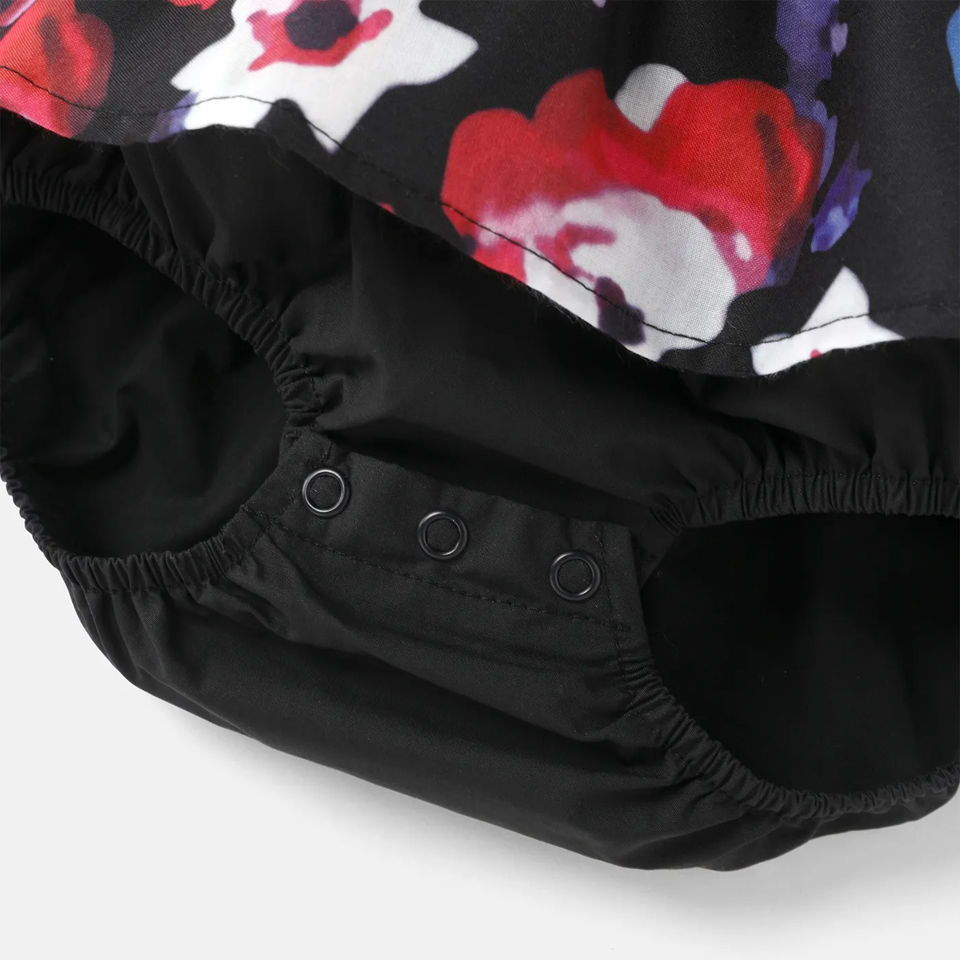 2pcs Baby Girl 100% Cotton Solid & Floral-print Spliced Lace Flutter-sleeve Romper with Headband Set Black image 5