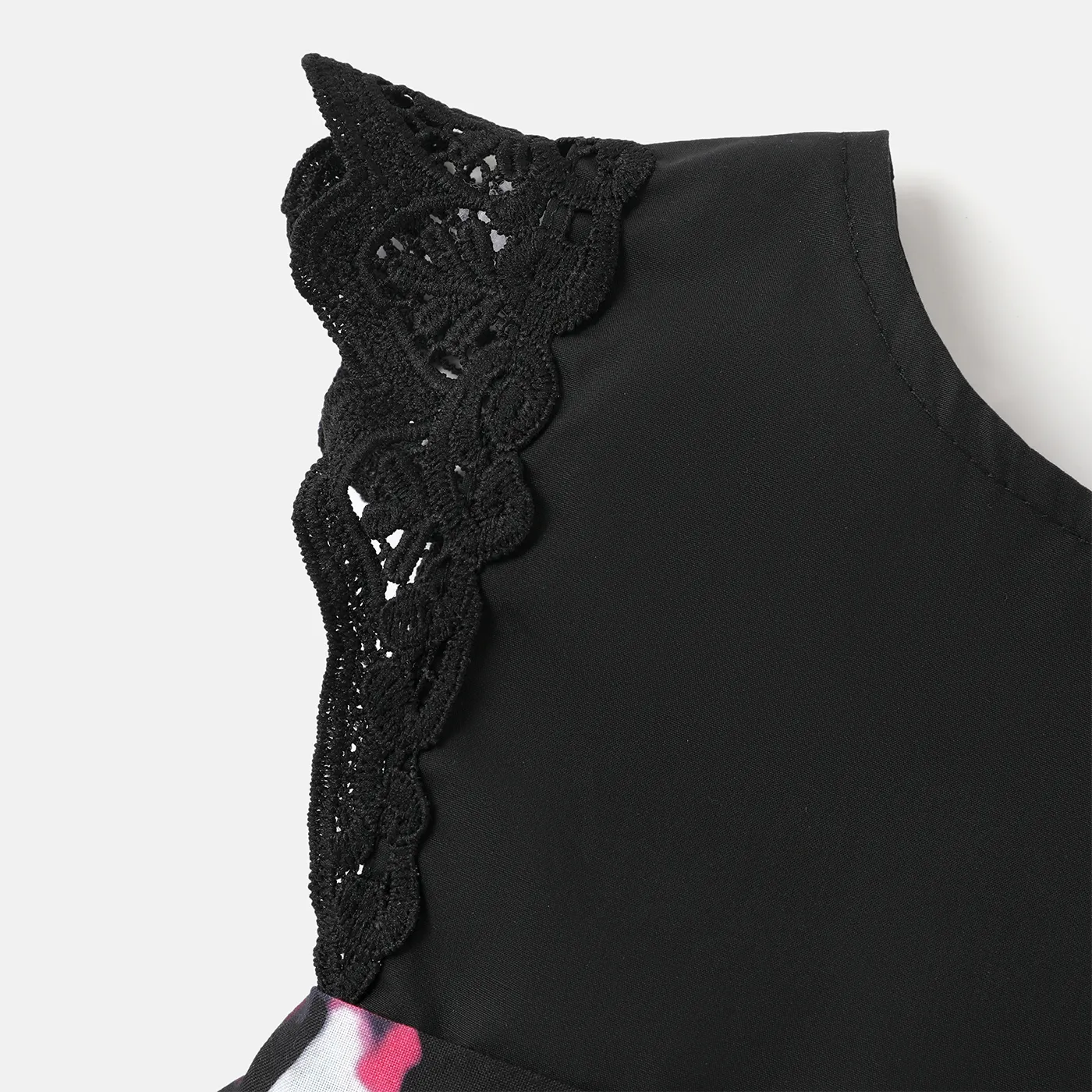 2pcs Baby Girl 100% Cotton Solid & Floral-print Spliced Lace Flutter-sleeve Romper with Headband Set Black image 4