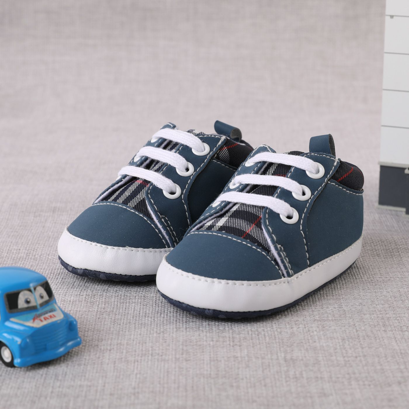 

Baby / Toddler Plaid Panel Lace Up Prewalker Shoes