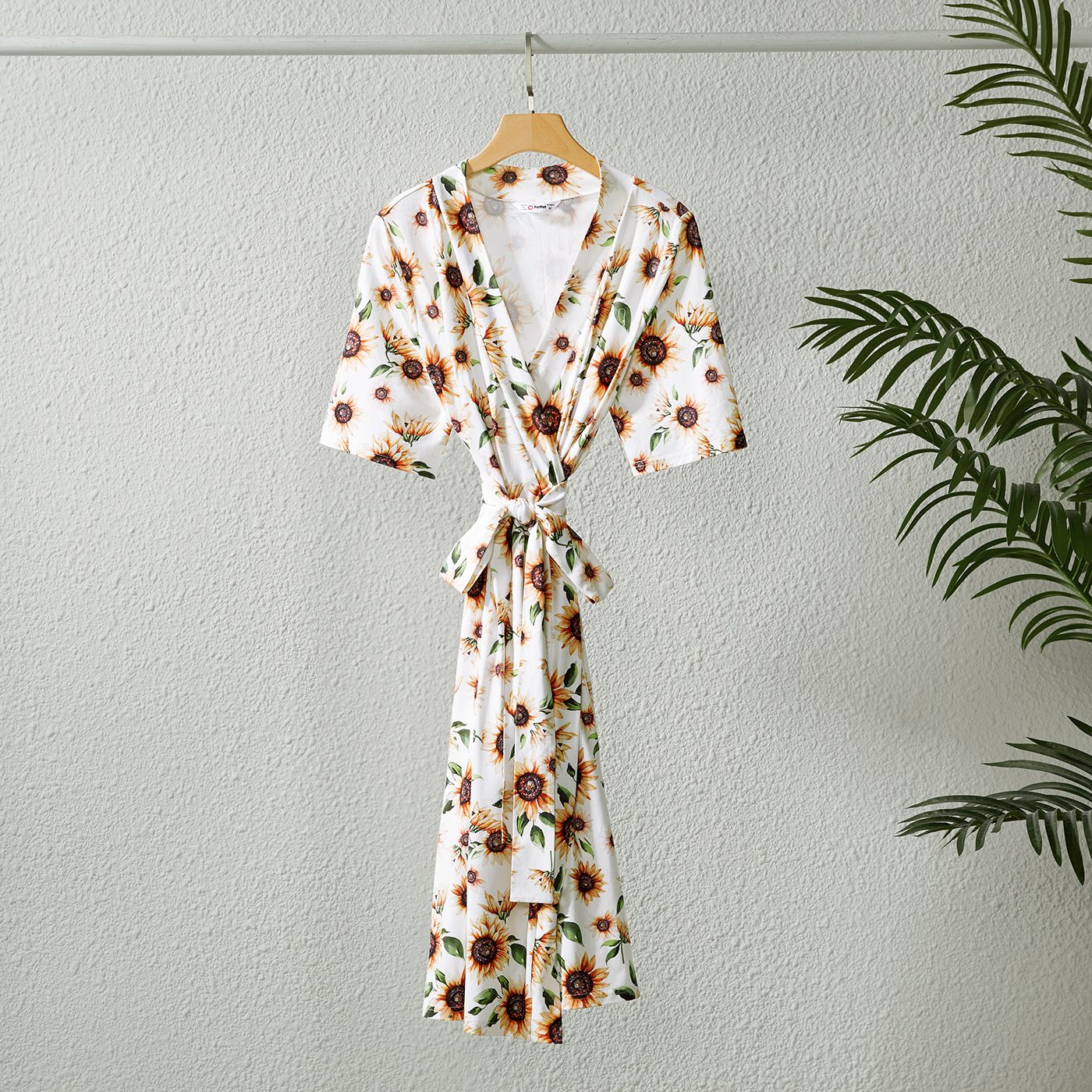 Family Matching Allover Sunflower Print Belted Robe And Swaddle Blanket Or Cotton Colorblock Short-sleeve Tee Sets