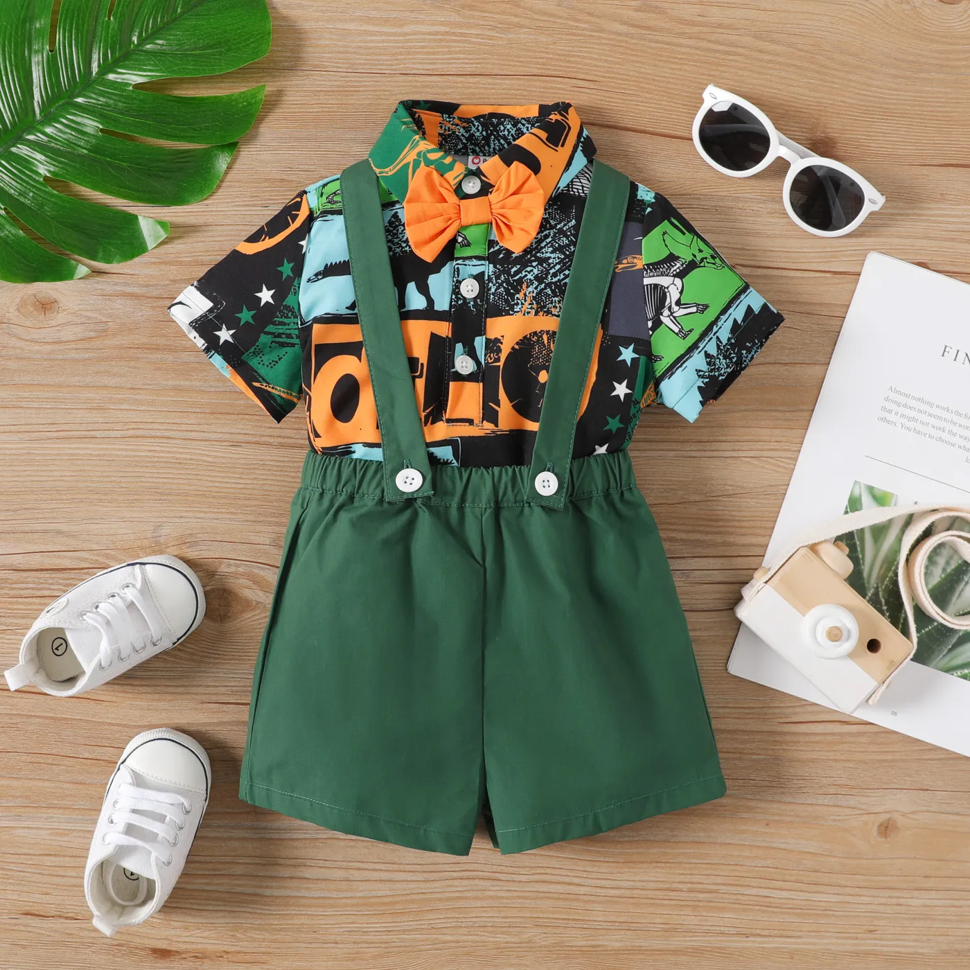 2pcs Baby Boy 100% Cotton Suspender Shorts and Allover Print Bow Tie Decor Short-sleeve Romper Set Green big image 1