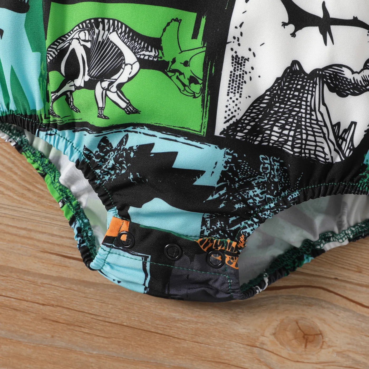 2pcs Baby Boy 100% Cotton Suspender Shorts and Allover Print Bow Tie Decor Short-sleeve Romper Set Green image 5