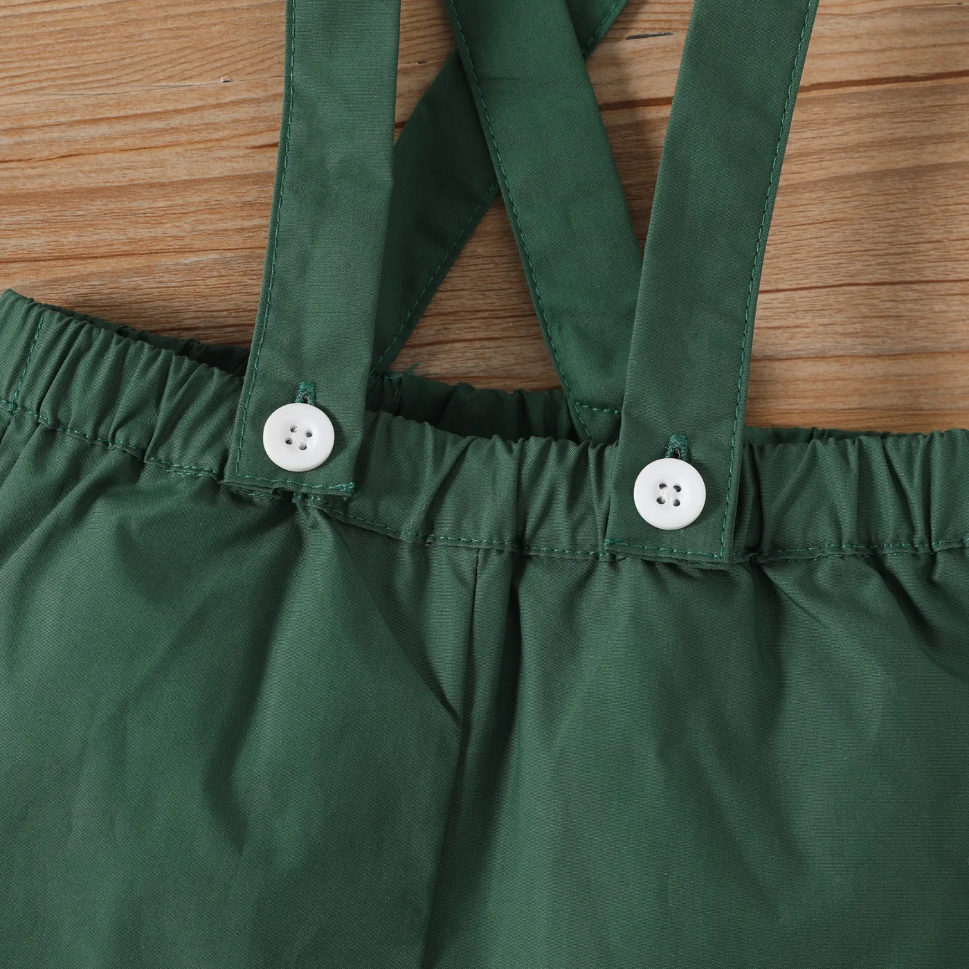 2pcs Baby Boy 100% Cotton Suspender Shorts and Allover Print Bow Tie Decor Short-sleeve Romper Set Green image 6