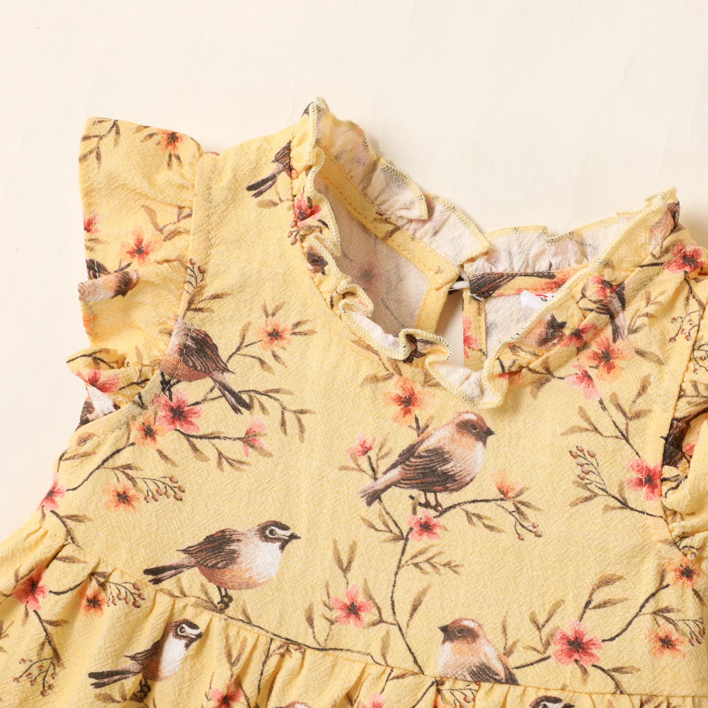 2pcs Baby Girl 100% Cotton Allover Floral Print Frill Trim Tank Top and Shorts Set  image 3