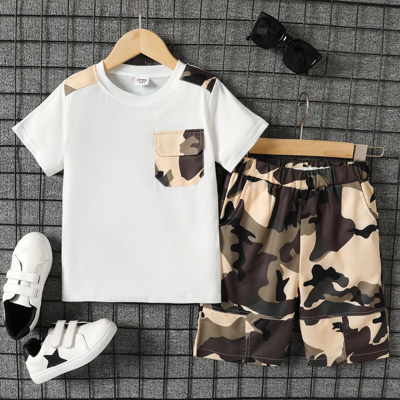

2pcs Kid Boy Pocket Design Short-sleeve Tee and Camouflage Print Shorts Set