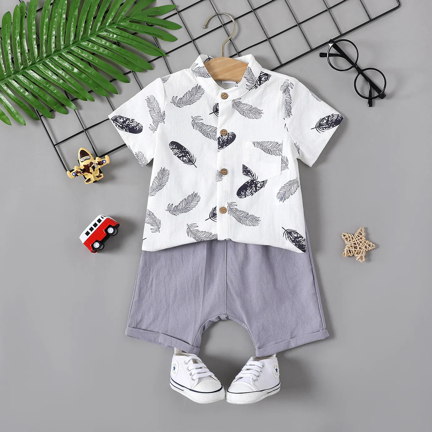 2pcs Baby Boy 100% Cotton Allover Feather Print Short-sleeve Shirt And Solid Shorts Set