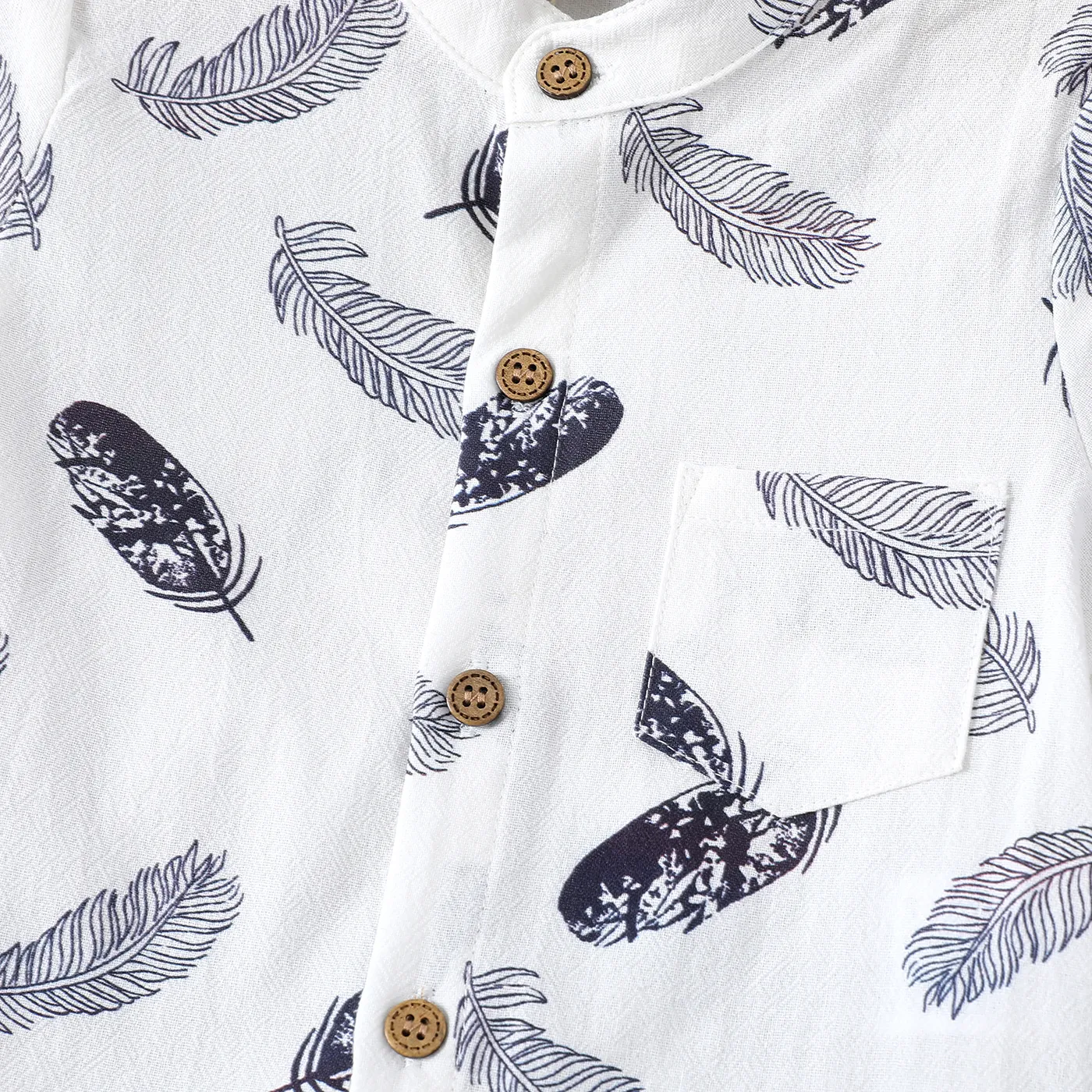 2pcs Baby Boy 100% Cotton Allover Feather Print Short-sleeve Shirt and Solid Shorts Set White image 4