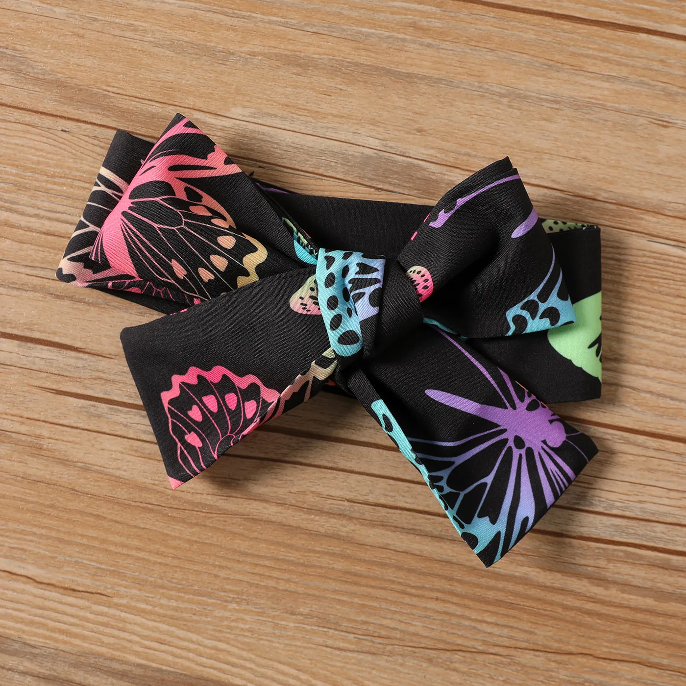 3pcs Baby Girl 100% Cotton Off Shoulder Puff-sleeve Bow Front Shirred Top and Allover Butterfly Print Shorts & Headband Set  image 3