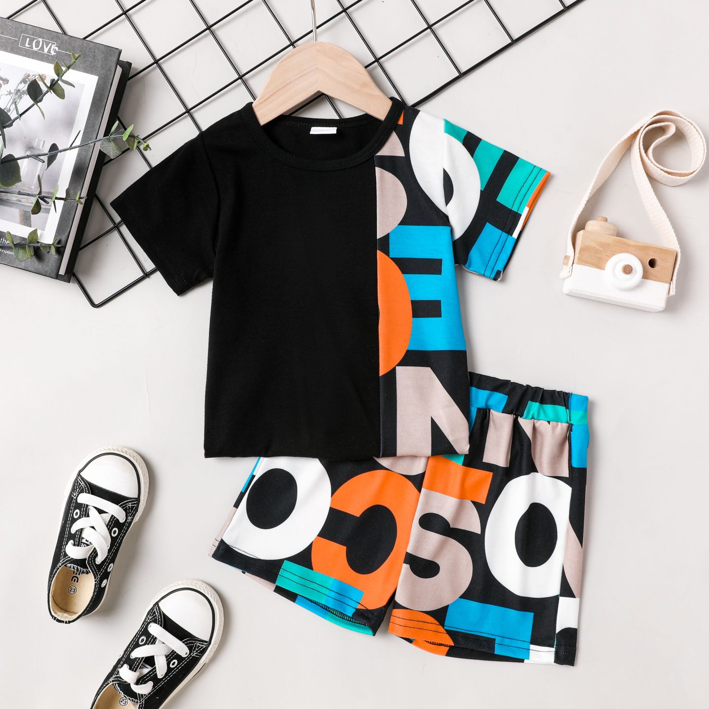 

2pcs Toddler Boy Trendy Letter Print Tee and Elasticized Shorts Set