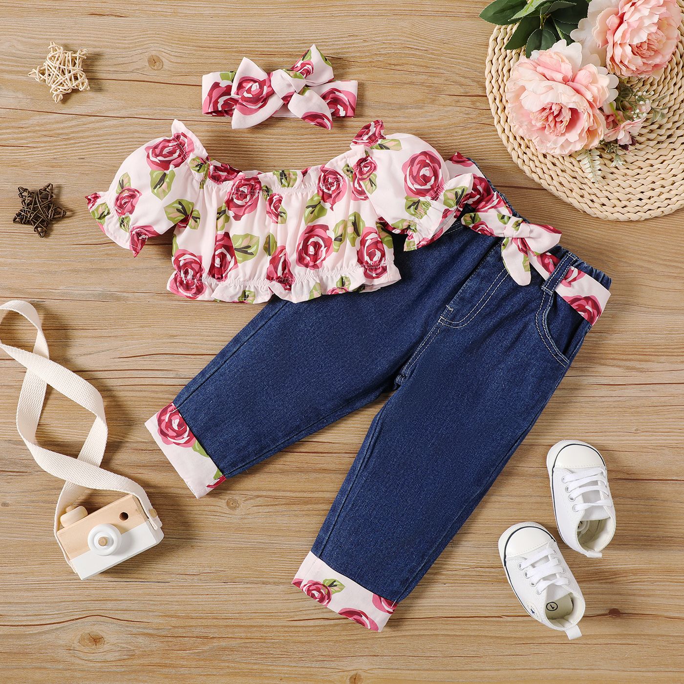 4pcs Baby Girl Allover Floral Print Off Shoulder Puff-sleeve Crop Top And Jeans With Belt & Headband Set