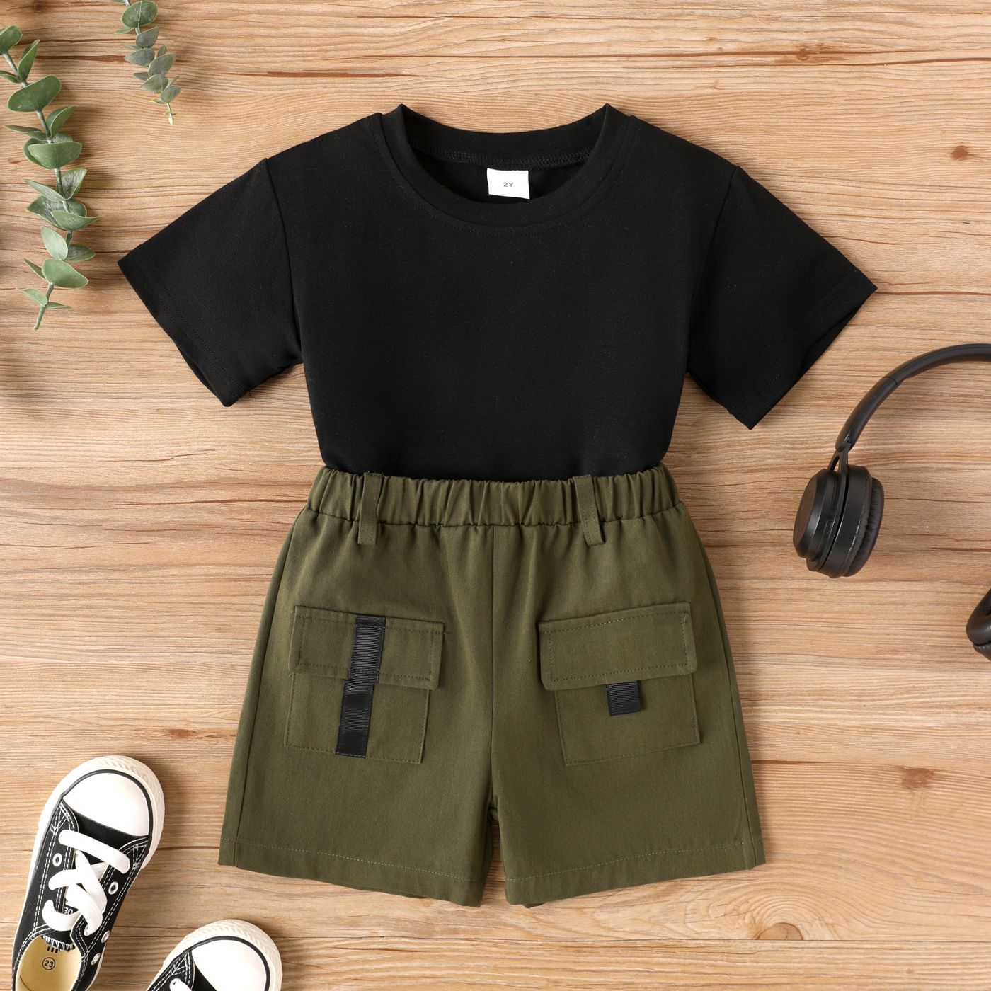 

2pcs Toddler Girl Trendy Black Tee and Pocket Design Cotton Shorts Set