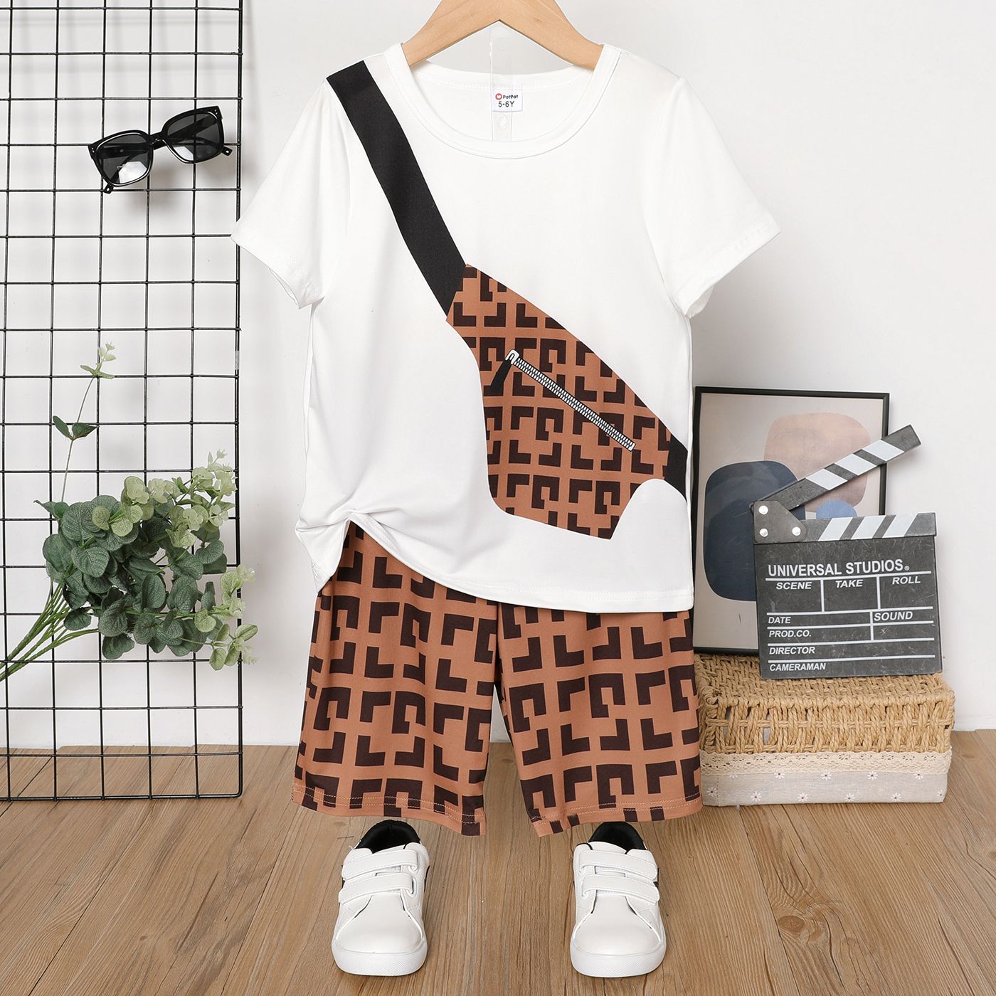 

2pcs Kid Boy Messenger Bag Print Short-sleeve Tee and Geometry Print Shorts Set