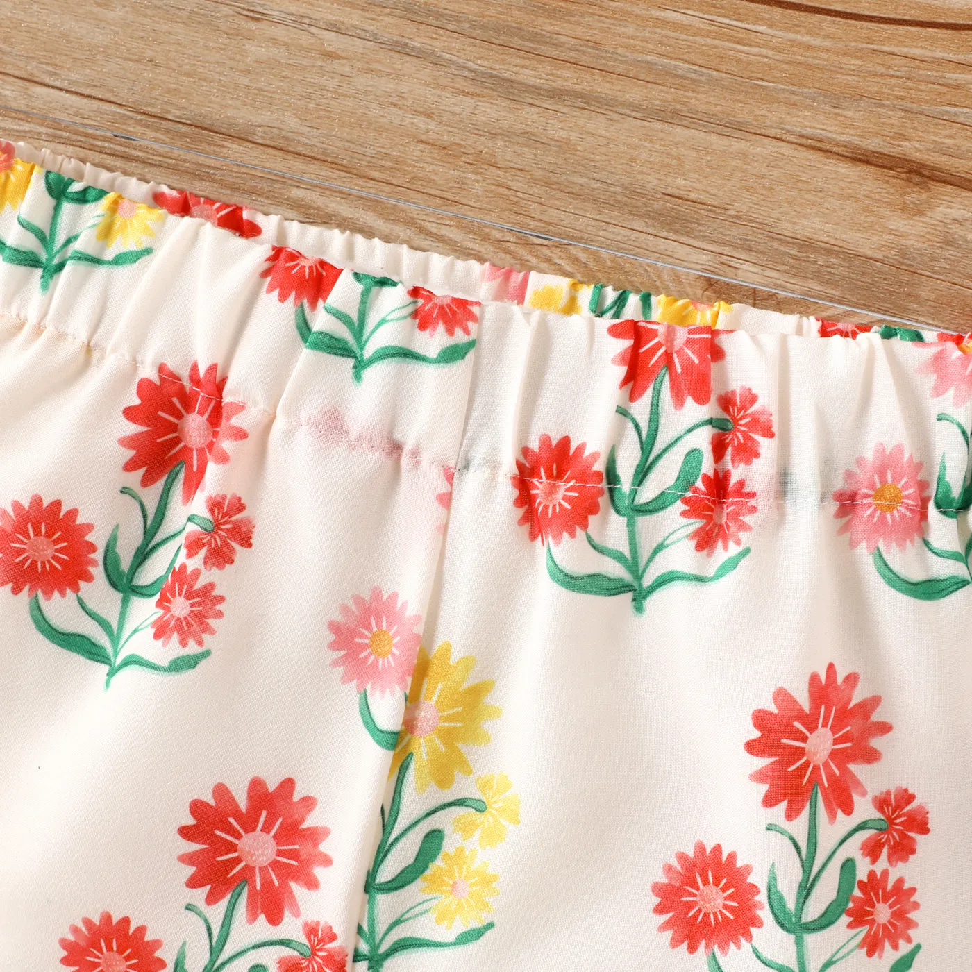2pcs Toddler Girl Floral Print Bowknot Design Camisole and Elasticized Shorts Set Creamcolored image 3