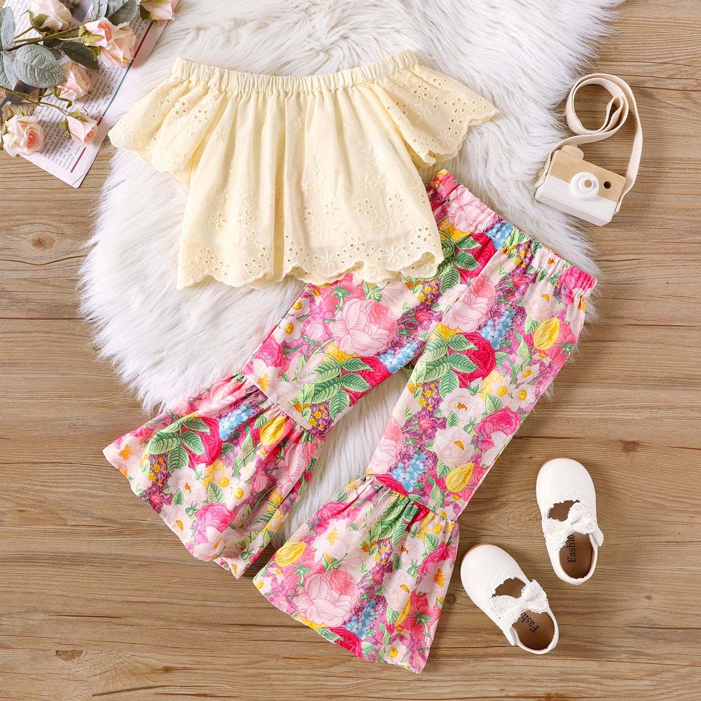2pcs Toddler Girl Off-Shoulder Schiffy Top And Floral Print Flared Pants Set