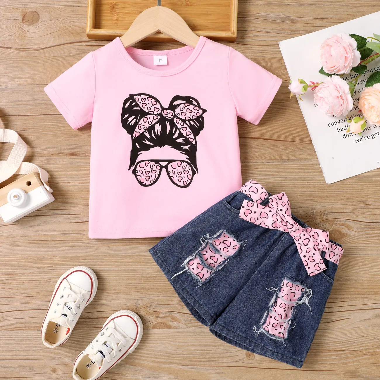 2Pcs Toddler Girl Trendy Leopard & Figure Print Short-sleeve Tee and Ripped Belted Denim Shorts Set Pink big image 1