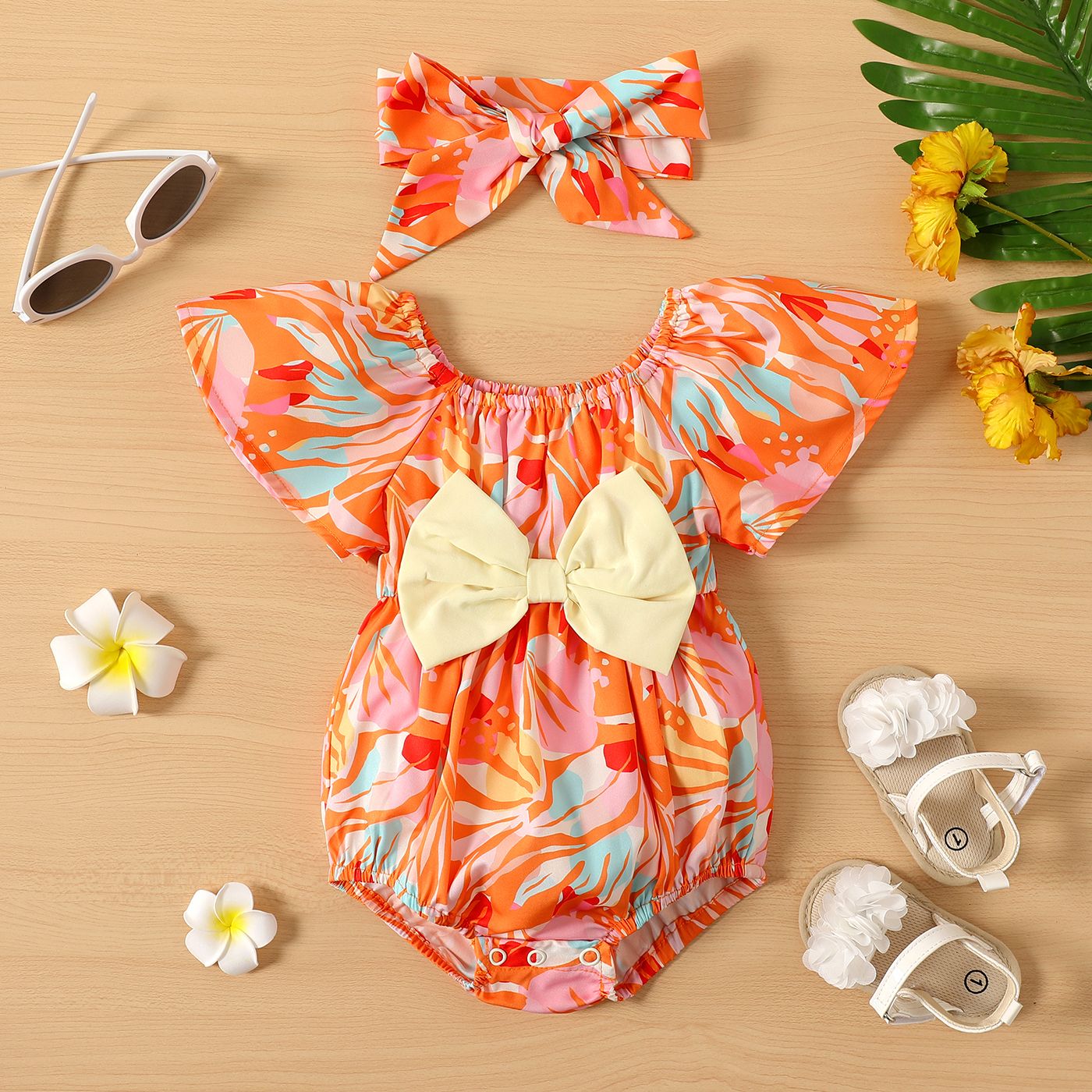 

2pcs Baby Girl Bow Front Allover Print Short-sleeve Romper & Headband Set
