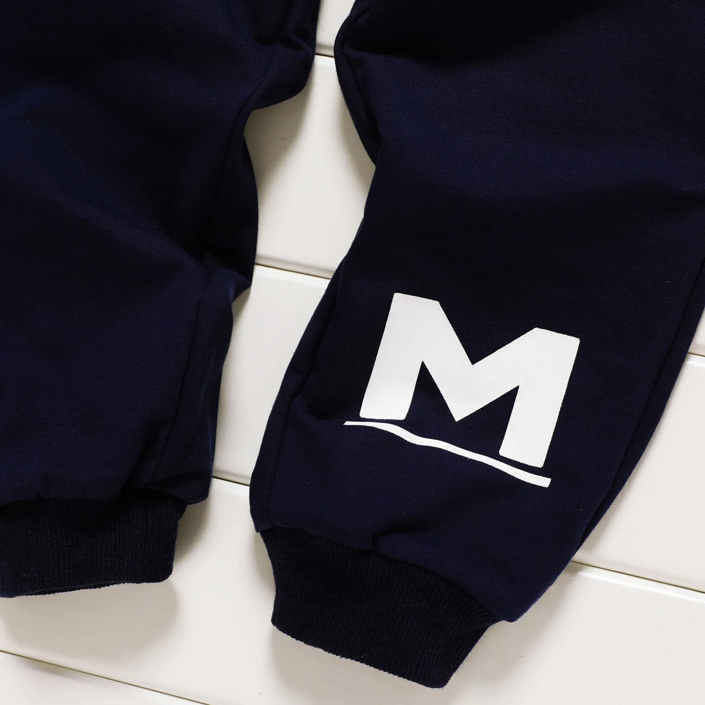 2pcs Toddler Boy Naia Chevron Stripes Sweatshirt and Letter Print Pants Set  image 5