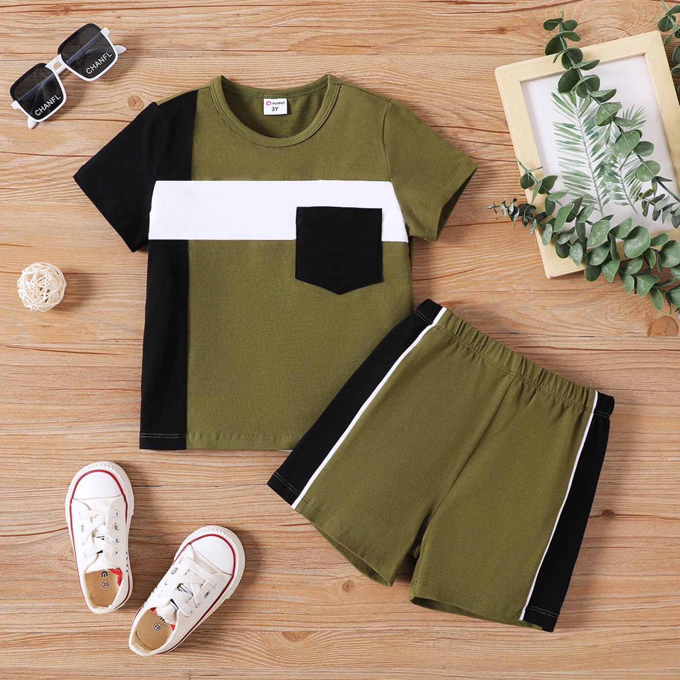 

2pcs Toddler Boy Colorblock Short-sleeve Cotton Tee and Elasticized Shorts Set