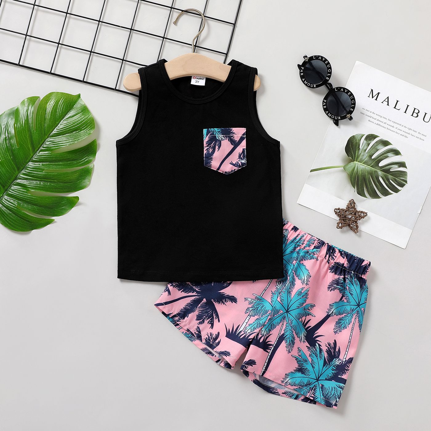 

2pcs Toddler Boy Sleeveless Pocket Design Tee and Floral Print Shorts Set