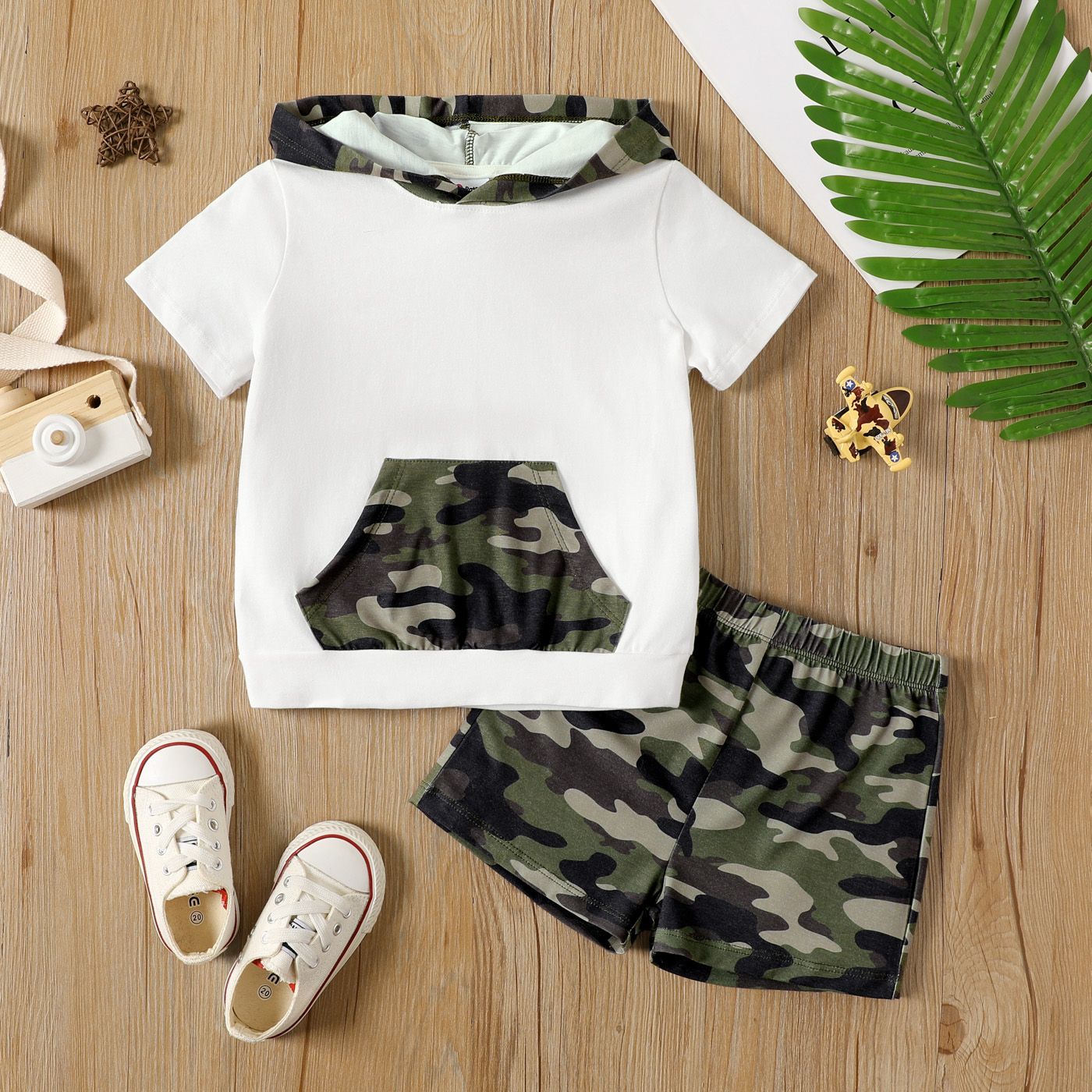 2pcs Toddler Boy Pocket Design Hooded Tee And Camouflage Print Shorts Set