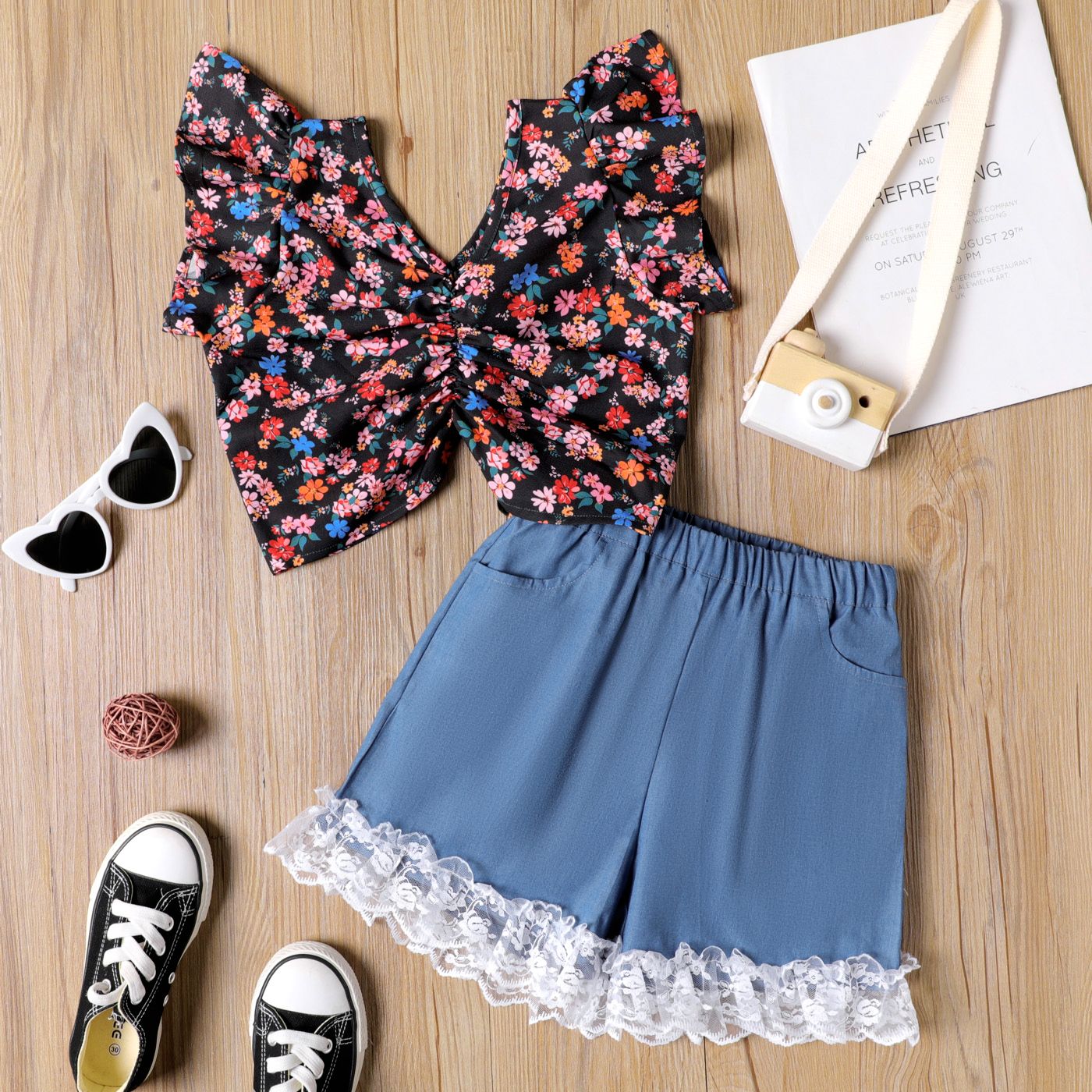 

2pcs Kid Girl Floral Print Butterfly Design Top and 100% Cotton Lace Trim Shorts Set