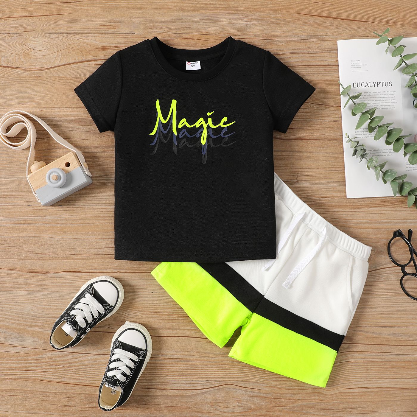 

2pcs Toddler Boy Letter Print Short-sleeve Tee and Elasticized Shorts Set