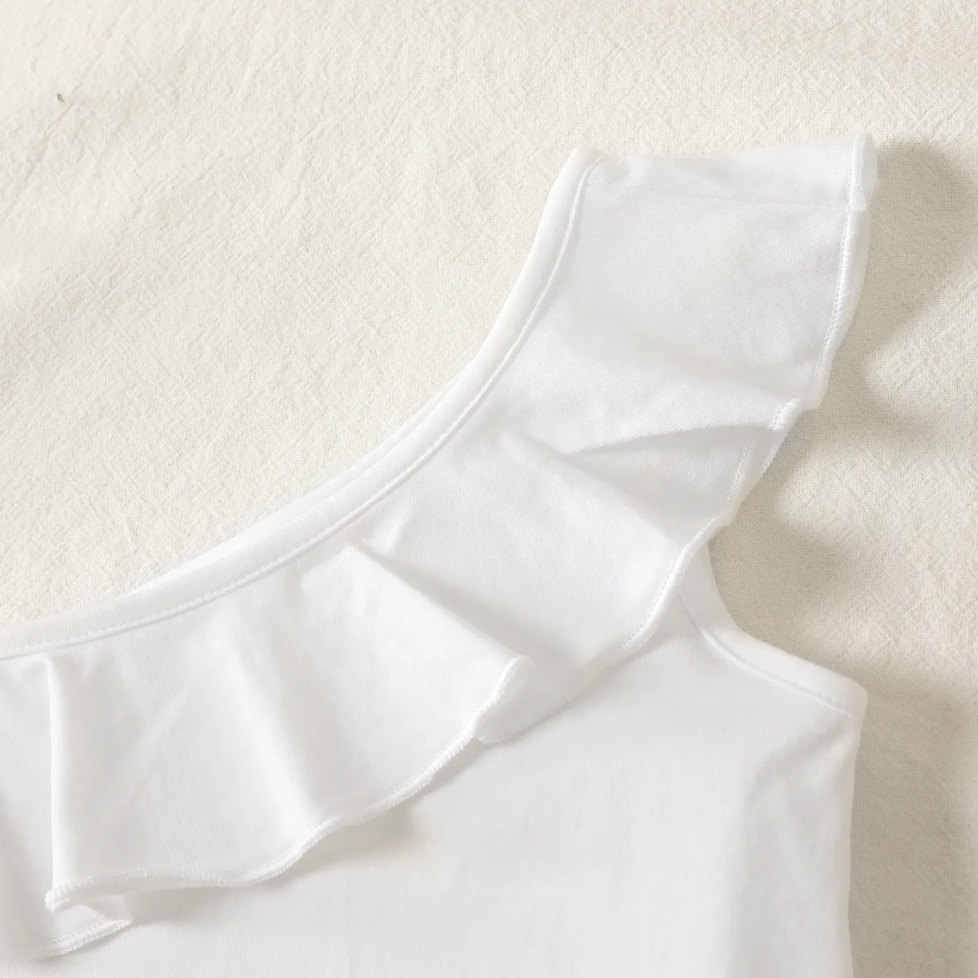 2pcs Baby Girl 100% Cotton Bow Front Shorts and One Shoulder Ruffle Trim Tank Top Set  image 4