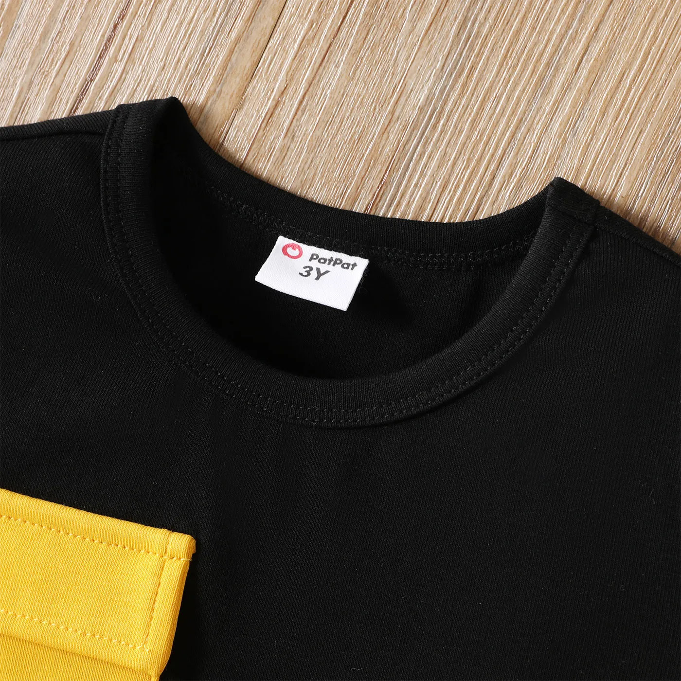 2pcs Toddler Boy Cotton Colorblock Letter Print Short-sleeve Tee and Elasticized Shorts Set  image 3