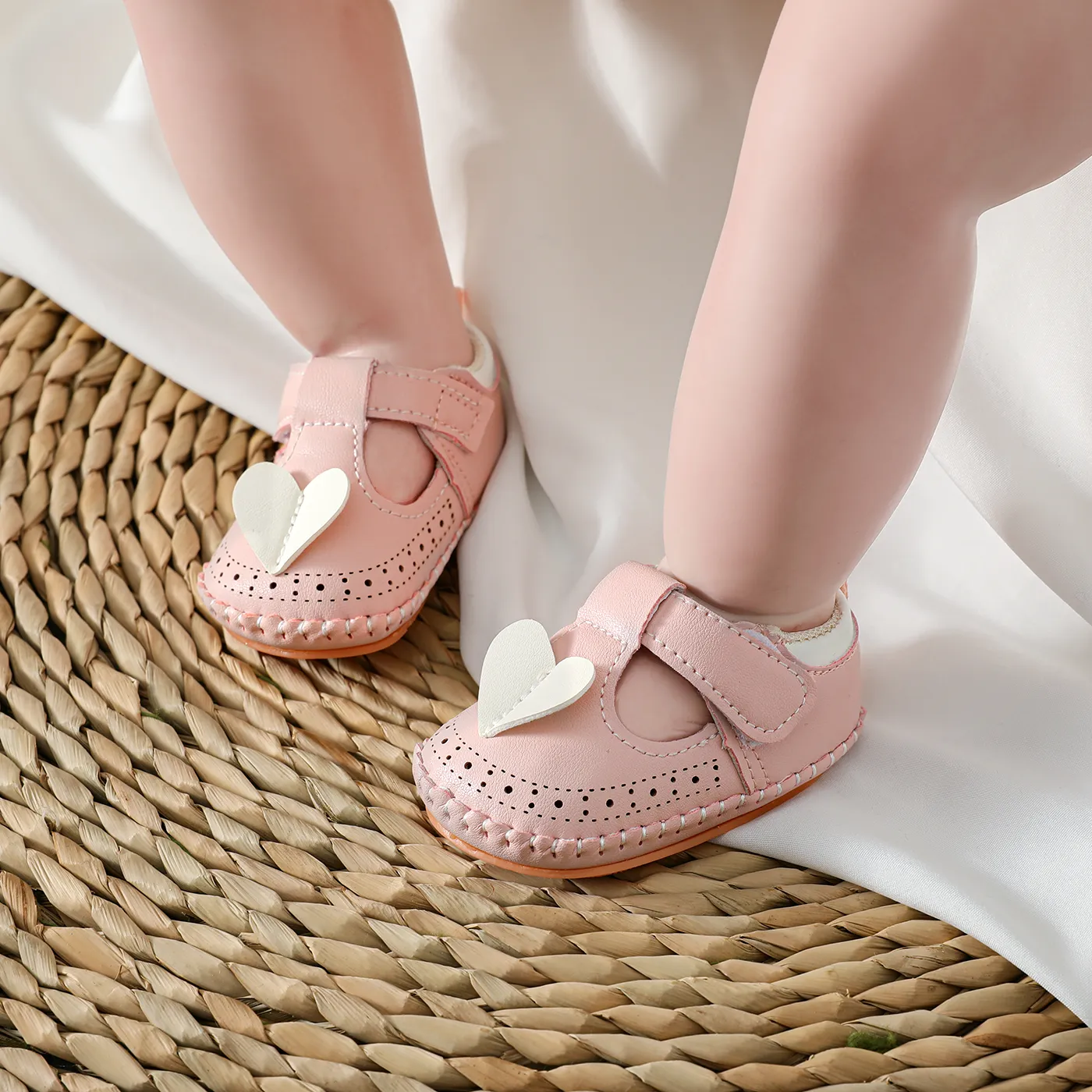 Baby Heart Pattern Soft Sole Velcro Prewalker  Pink image 4