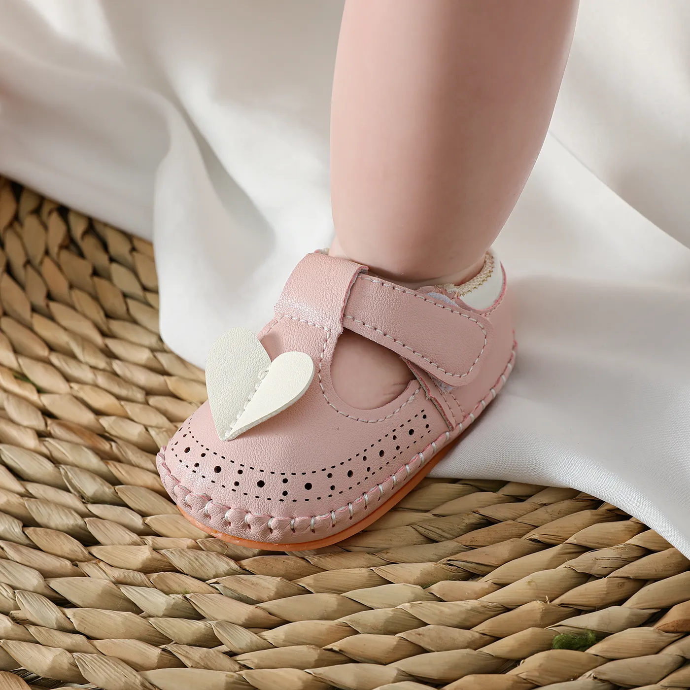 Baby Heart Pattern Soft Sole Velcro Prewalker  Pink image 3