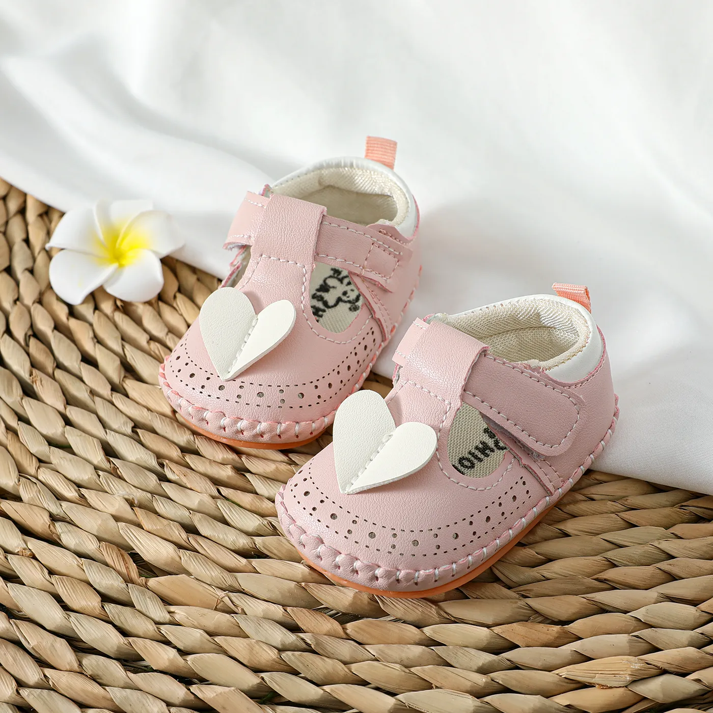 Baby Heart Pattern Soft Sole Velcro Prewalker  Pink image 2