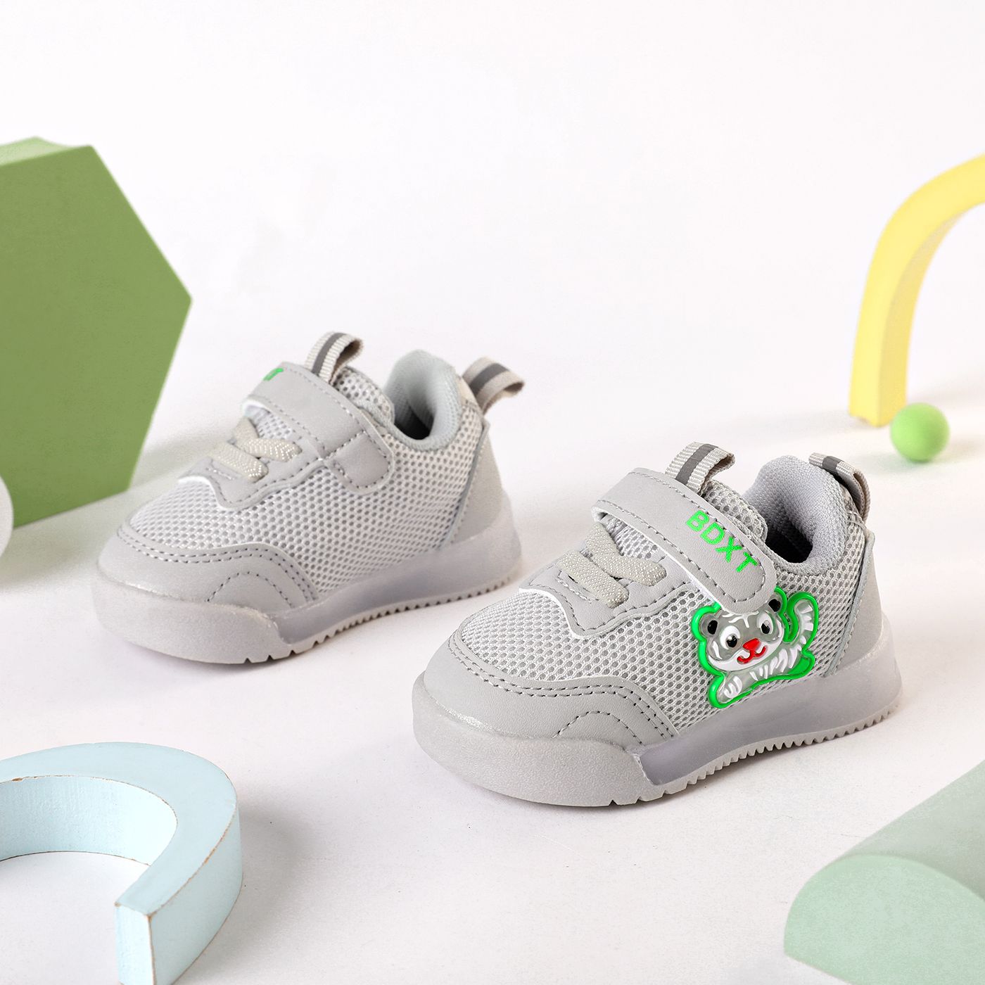 

Baby/Toddler Soft Sole Cartoon Graphic Sneakers