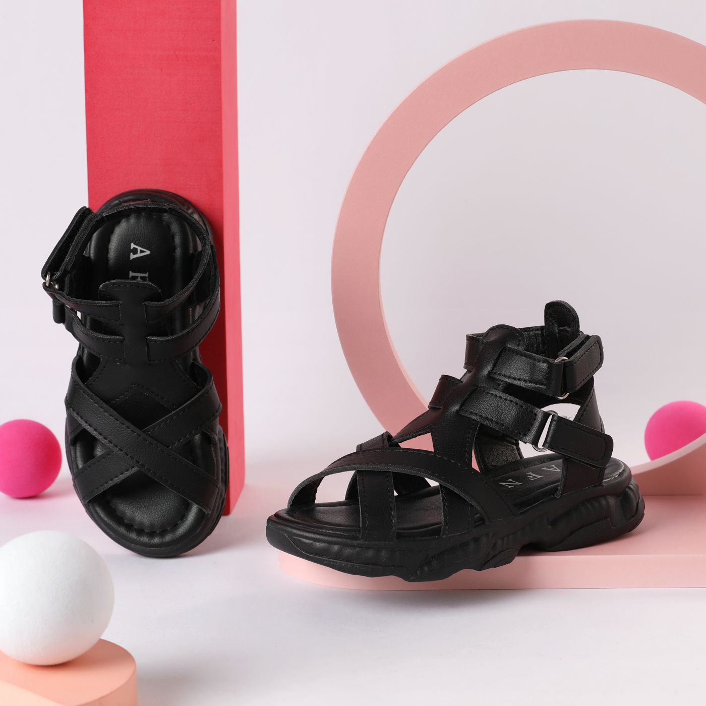 

Kid Lining Letters Solid Sandals