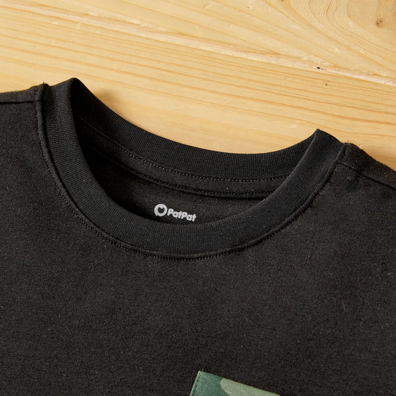 2-teiliges Kurzarm-T-Shirt mit Taschendesign für Kleinkinder/Jungen und Shorts mit Camouflage-Print schwarz big image 1