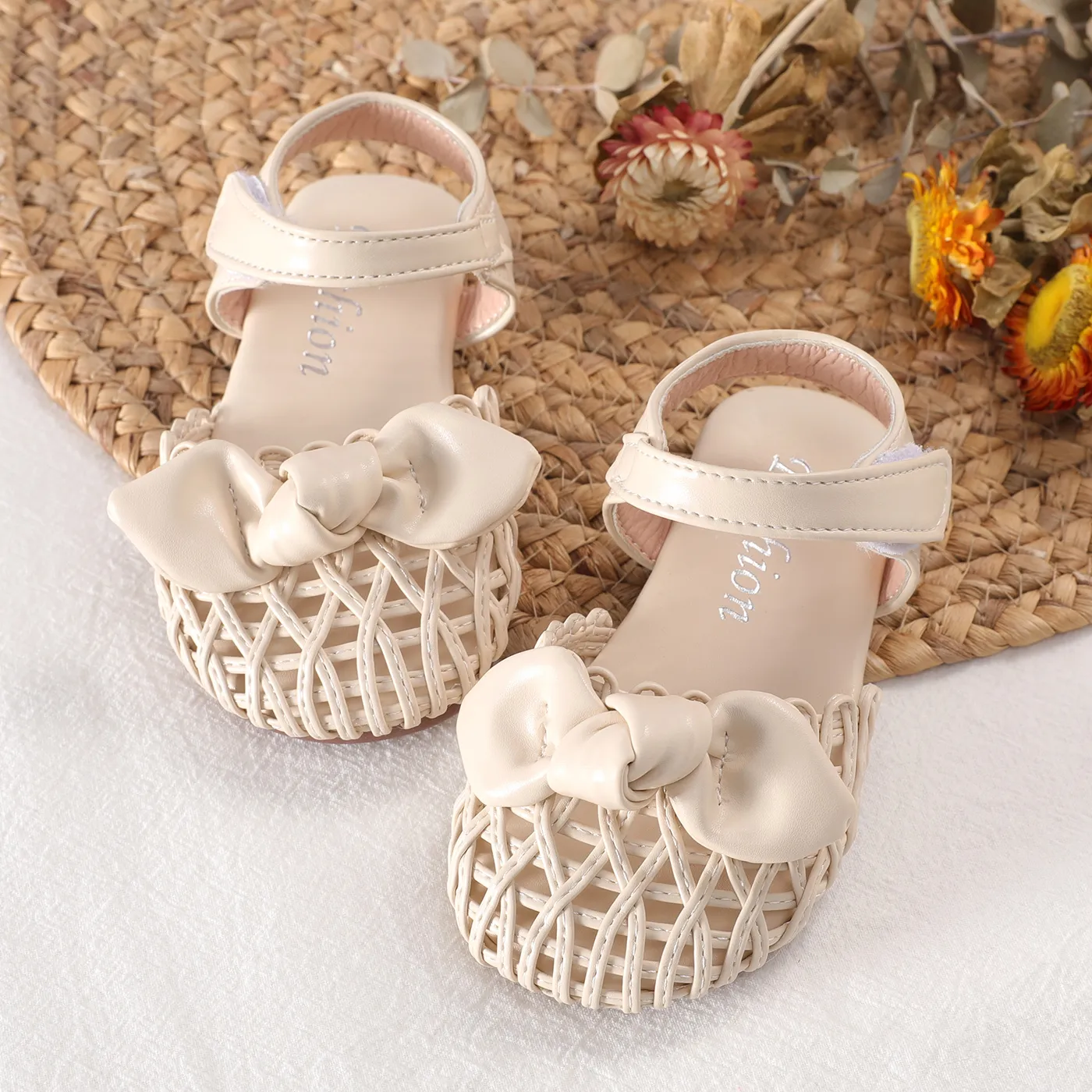 

Toddler/Kid Fashion Bow Decor Hollow Solid Sandals