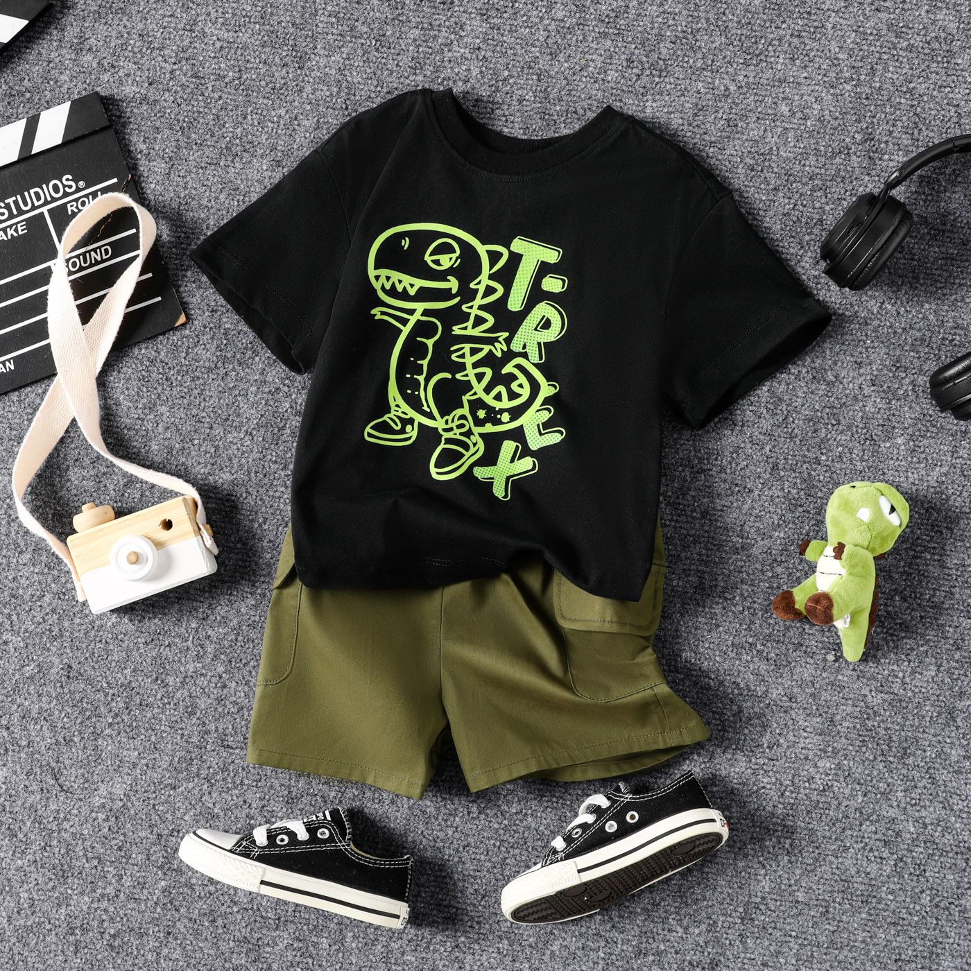 

2pcs Toddler Boy 100% Cotton Dinosaur Print Short-sleeve Tee and Elasticized Shorts Set