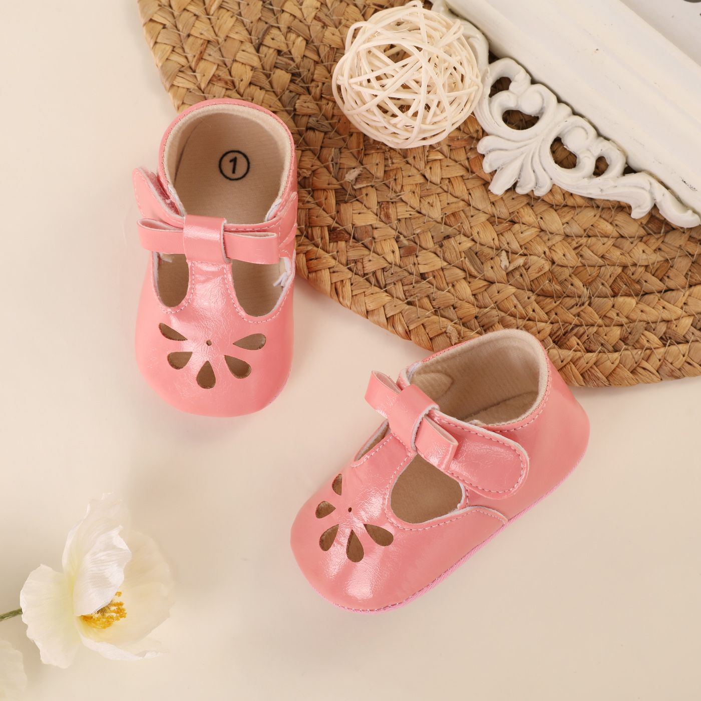 

Baby/Toddler Hollow Velcro Solid Prewalker Shoes
