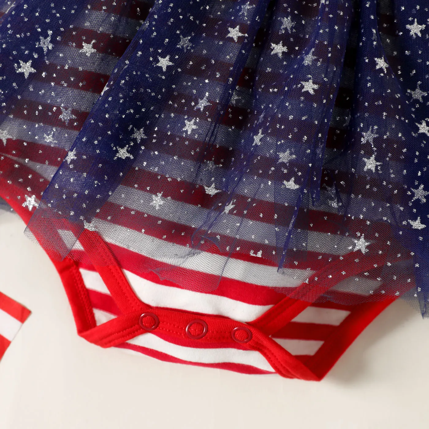 Independence Day Baby Girl Letter Print Striped Spliced Flutter-sleeve Mesh Romper Red image 5