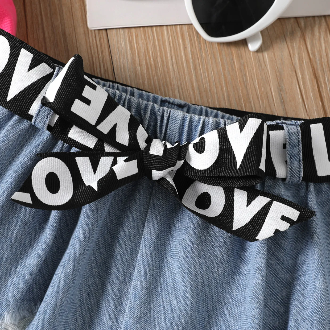 2pcs Kid Girl Letter Print Short-sleeve Tee and Belted Ripped Denim Shorts Set  image 4
