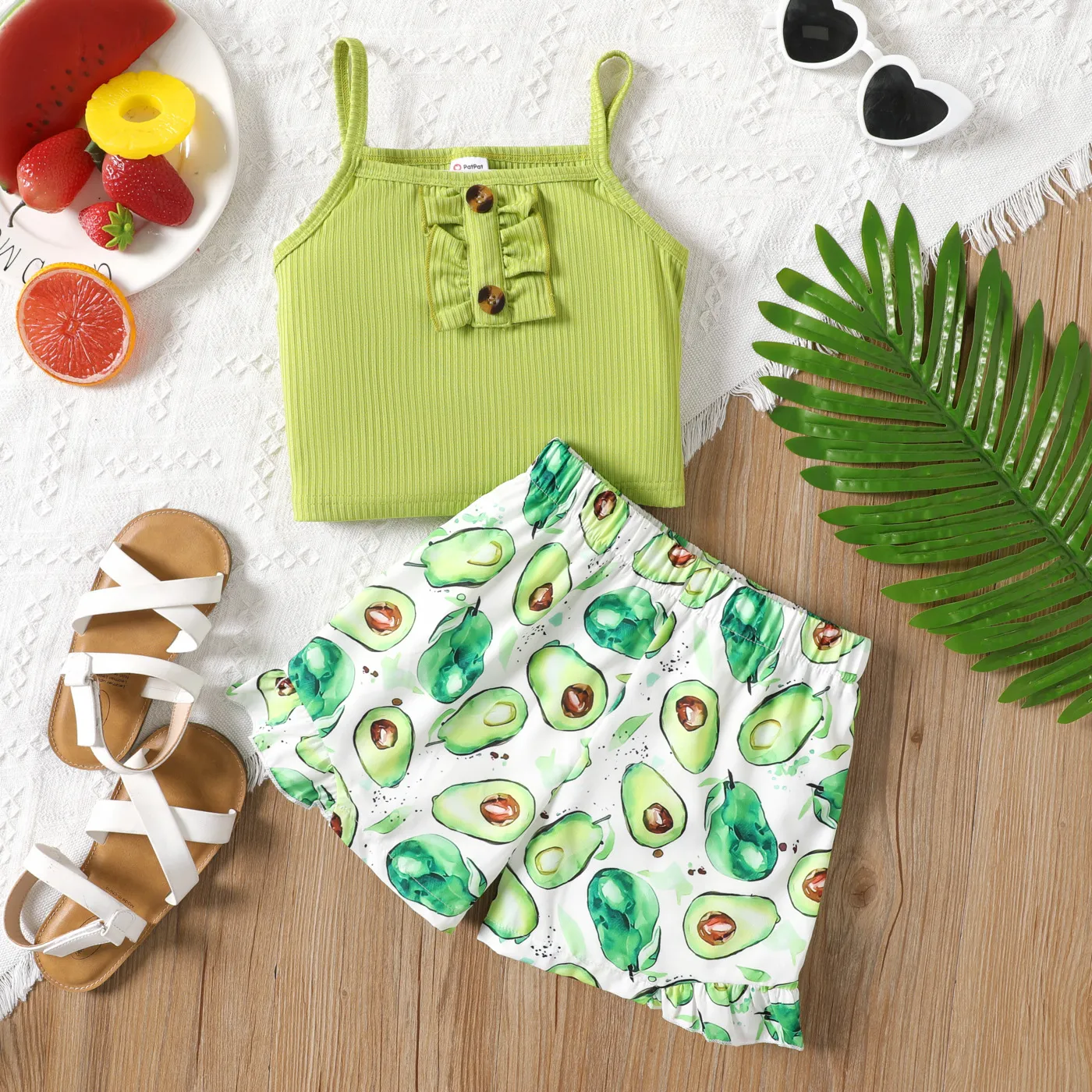 

2pcs Kid Girl Ruffle Trim Ribbed Camisole and Avocado Print Shorts Set