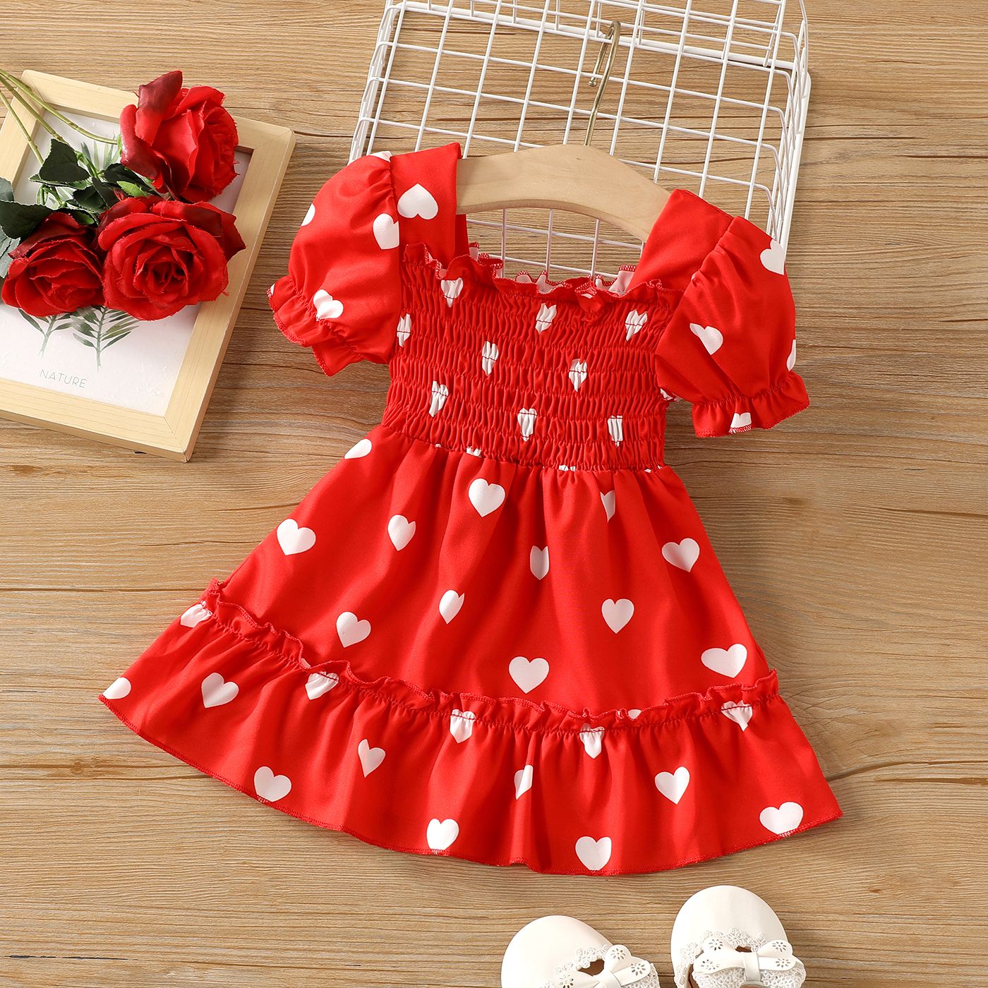 

Baby Girl Heart Print Short-sleeve Smocked Dress