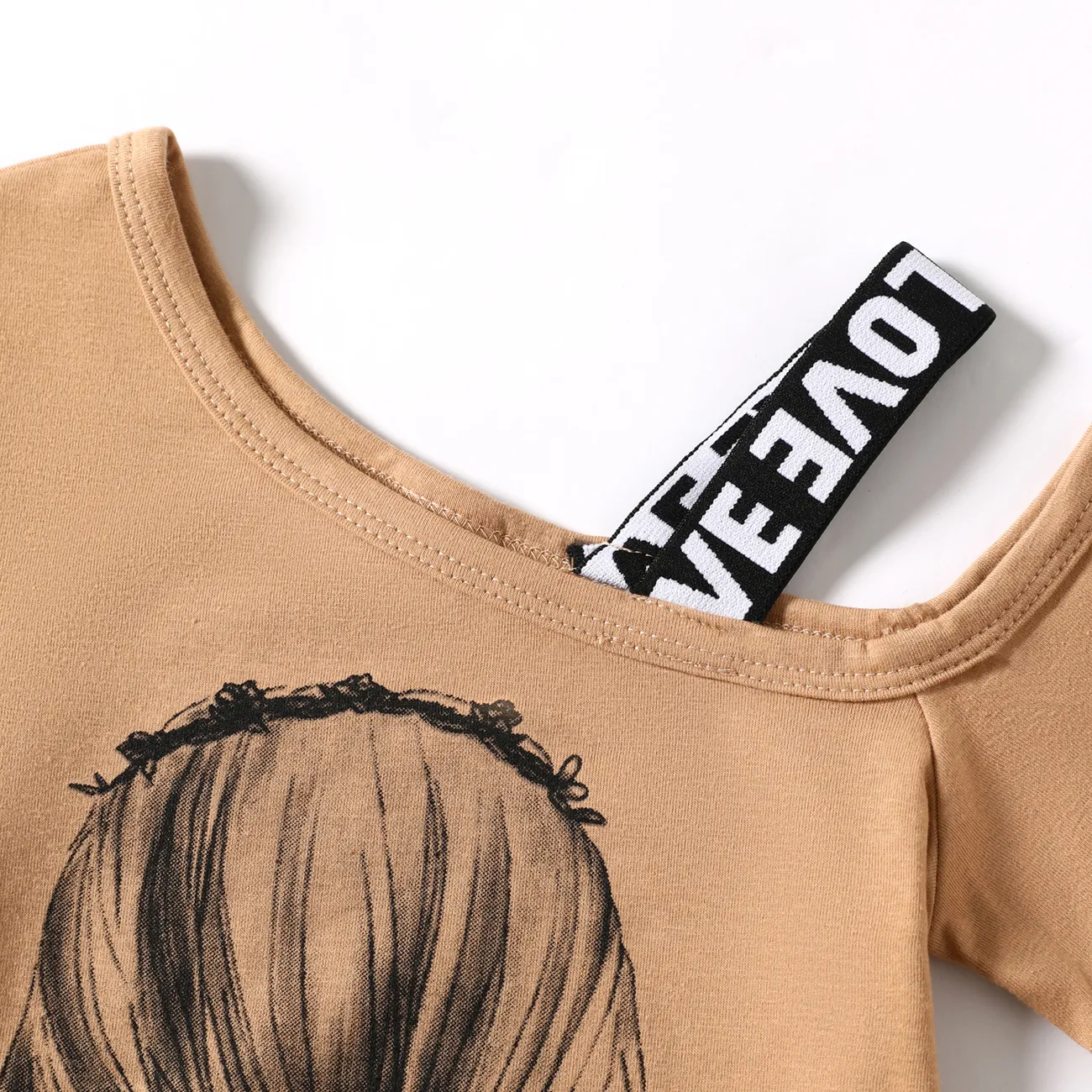 2pcs Toddler Girl Figure Print One-Shoulder Tee and Ripped Denim Shorts Set Khaki big image 1