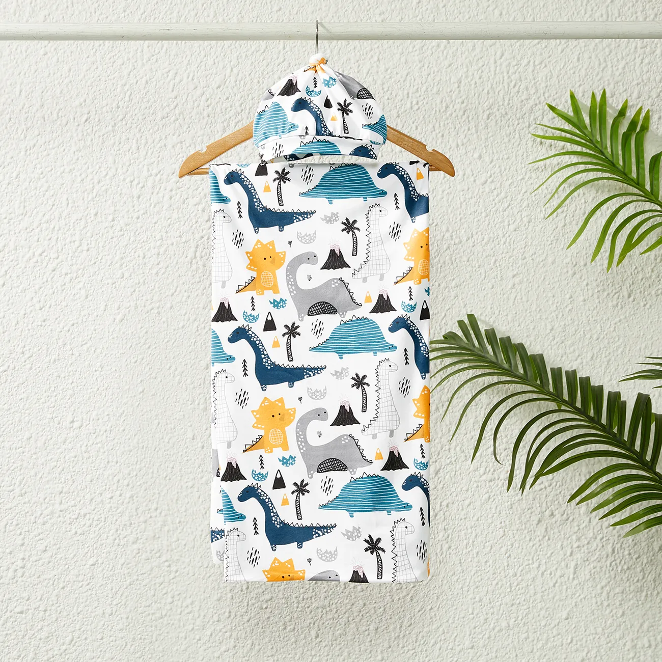 Family Matching Allover Dinosaur Print Belted Robe and Swaddle Blanket or Cotton Letter Graphic Short-sleeve Tee Sets big image 1
