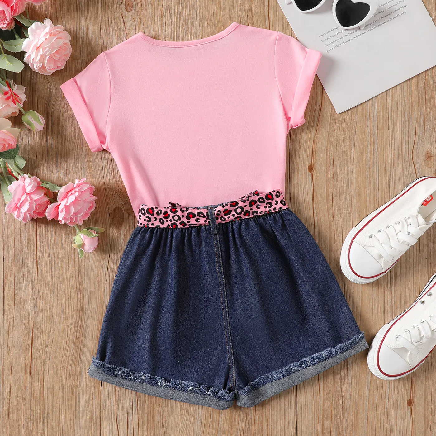 2pcs Kid Girl Funny Letter Print Tee and Leopard Belted Shorts Set  image 5