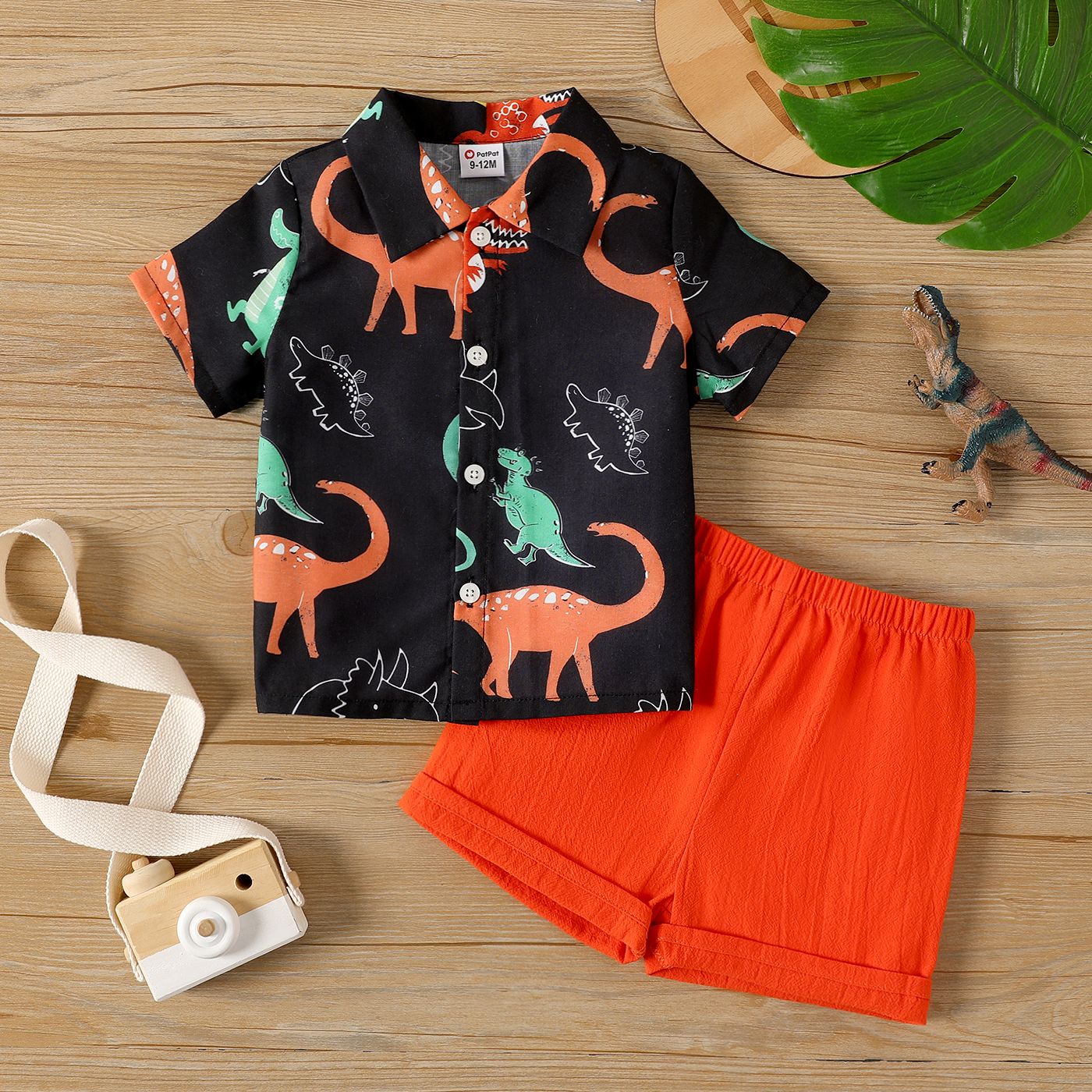 

2pcs Baby Boy Allover Dinosaur Print Short-sleeve Shirt and 100% Cotton Solid Shorts Set