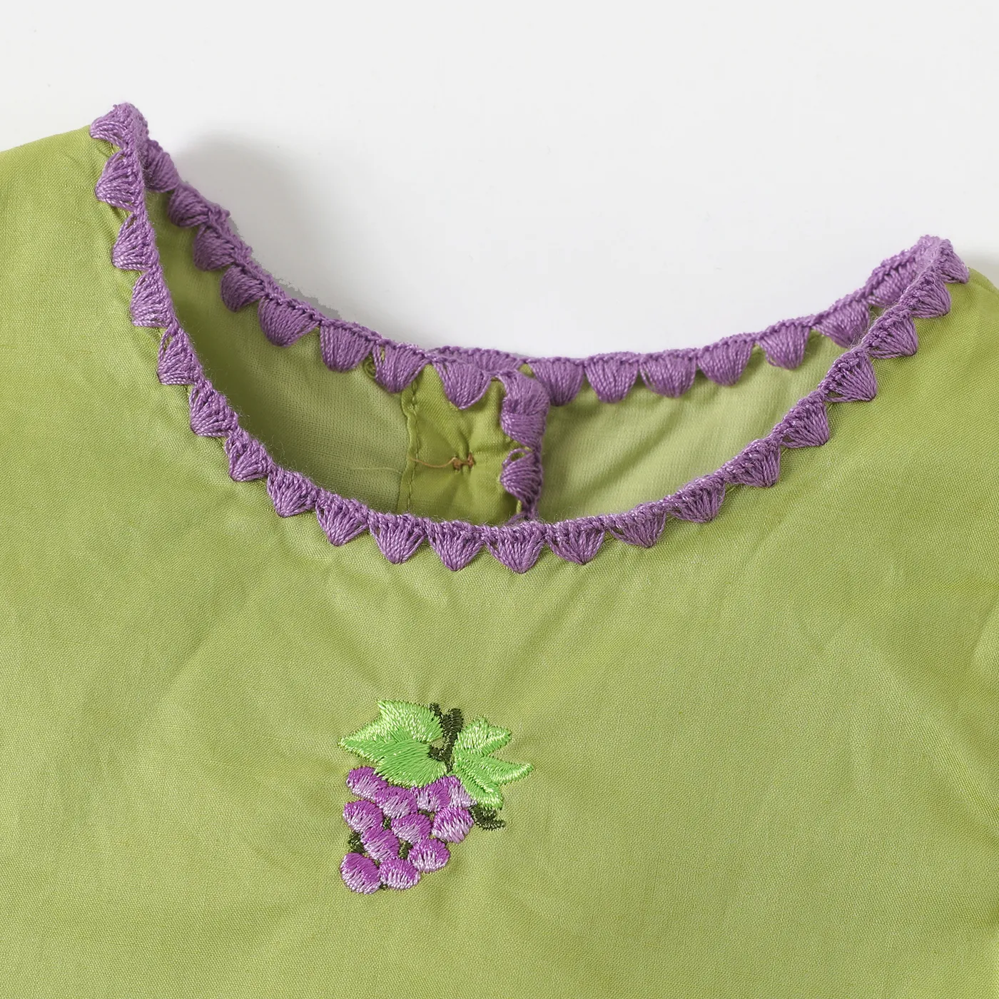 2pcs Baby Girl 100% Cotton Grape Graphic Ruffle Hem Sleeveless Top and Shorts Set Light Green image 6