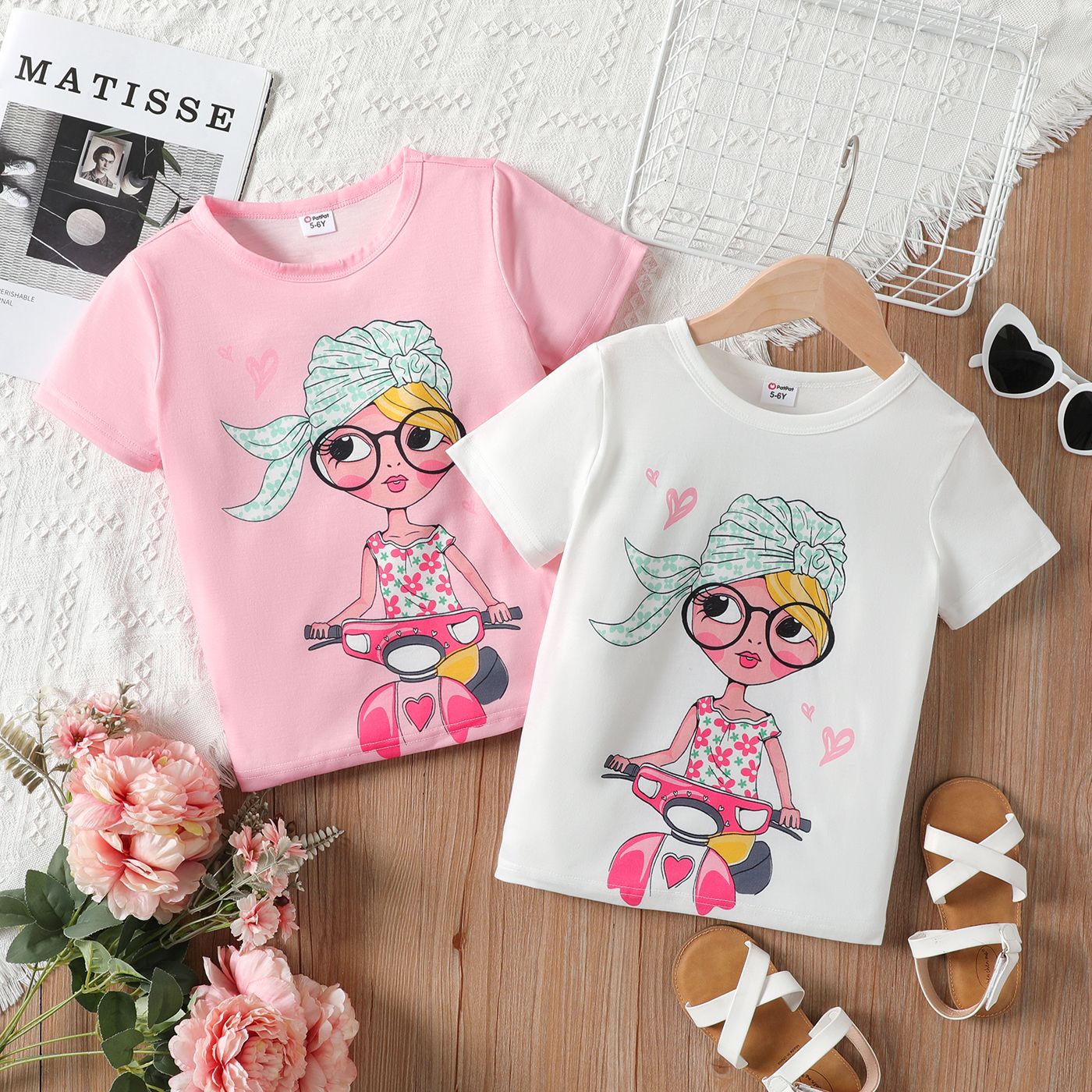 

Kid Girl Figure Print Short-sleeve Tee / Solid Pleated Skirt