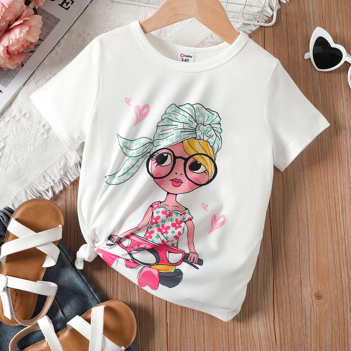 

Kid Girl Figure Print Short-sleeve Tee / Solid Pleated Skirt